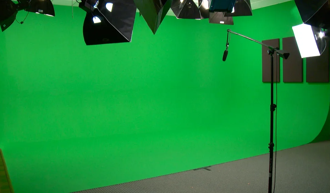 Practical Set or Green Screen? How to Choose for Your Production